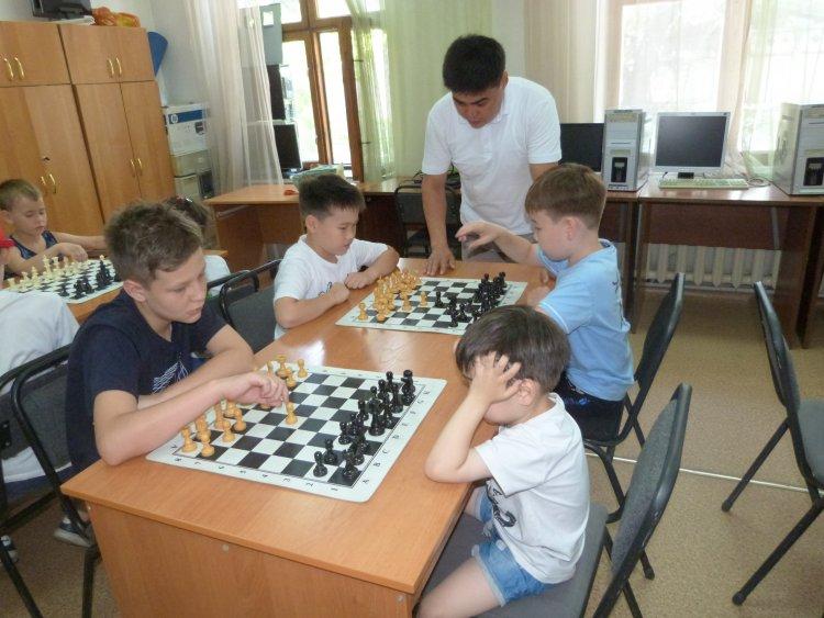 Шахматтағы қадамдардың бірі - рокировка